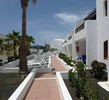 Heated Pools-200m Beach- Wifi Apartment