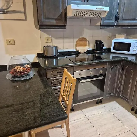 Heated Pools-200m Beach- Wifi Apartment